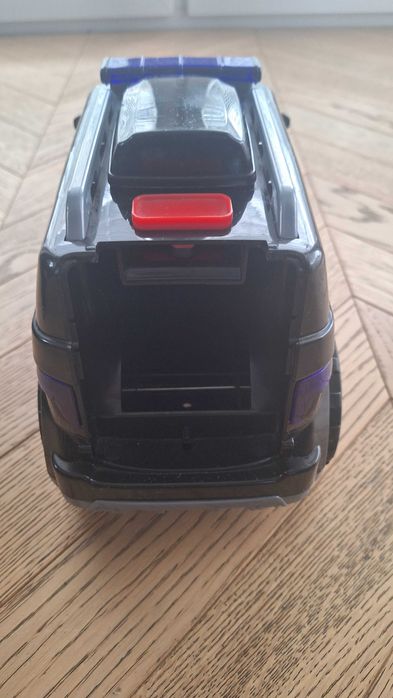 Samochód policyjny duży