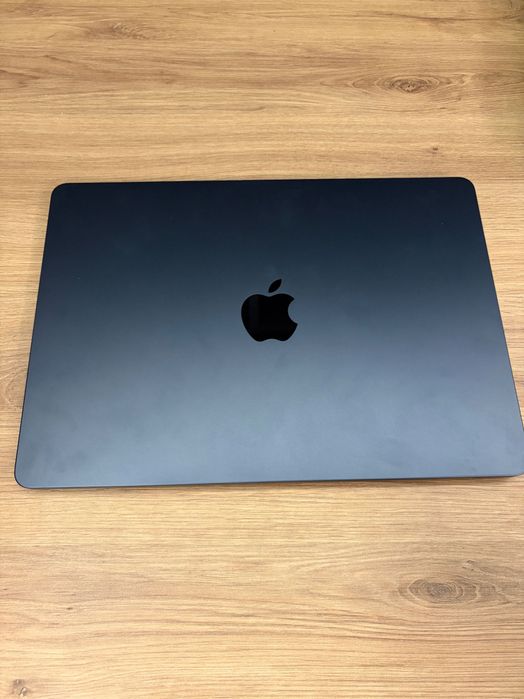MacBook Air M2 24GB RAM / 245GB – Stan BDB, Bateria 85%