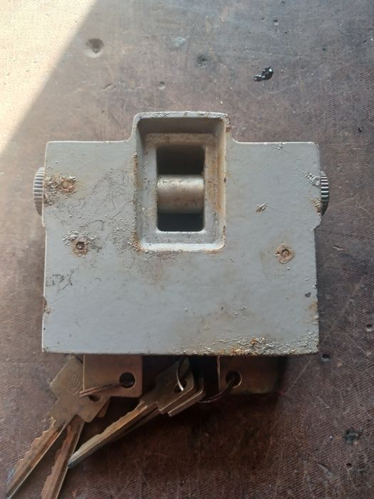 Замок гаражний накладной