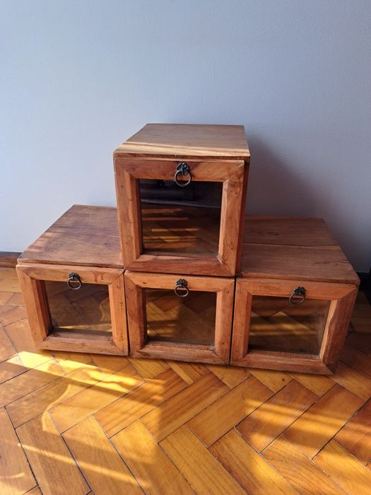 Móvel de madeira  maciça e vidro estilo vintage