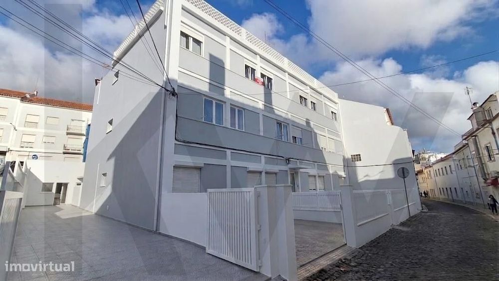 Apartamento T3 Remodelado | Estacionamento privativo | Centro da vila