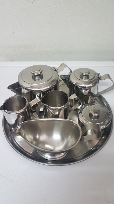Conjunto de loiça em inox