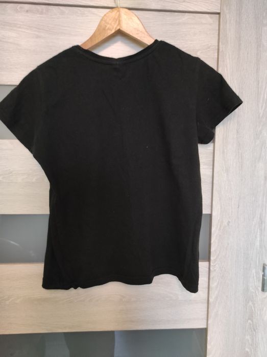 Czarna koszulka z nadrukiem