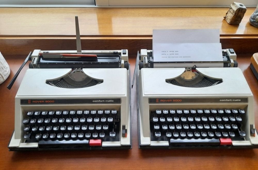 2 Maquinas de  escrever Rover 5000