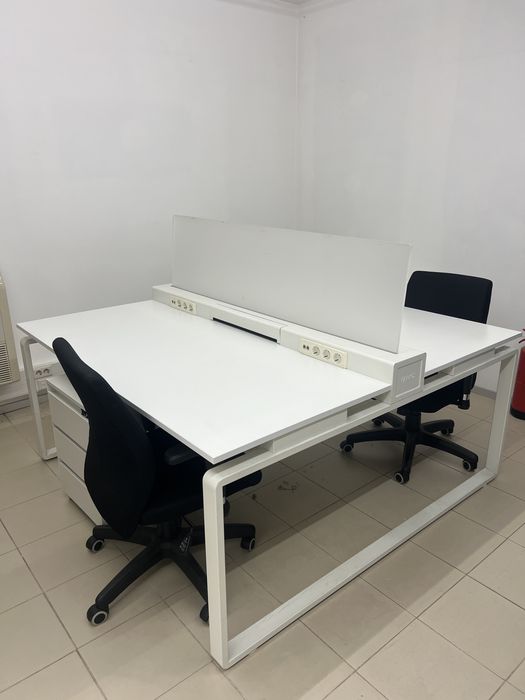 Mesa para escritorio marca Famo