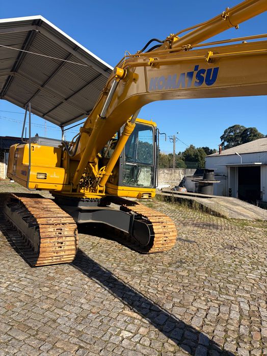 Escavadora Komatsu