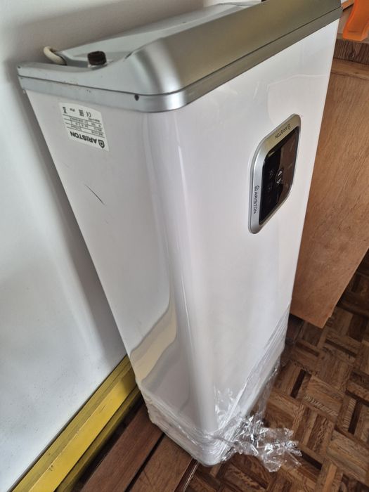 Termoacumulador ariston Velis pro Wi-Fi 80L como novo.