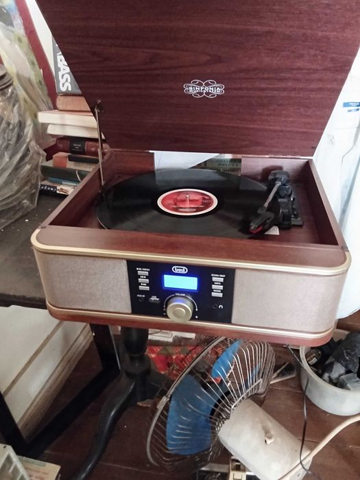 Vendo gira discos quase novo
