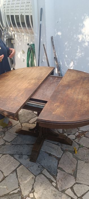 Mesa de madeira redonda