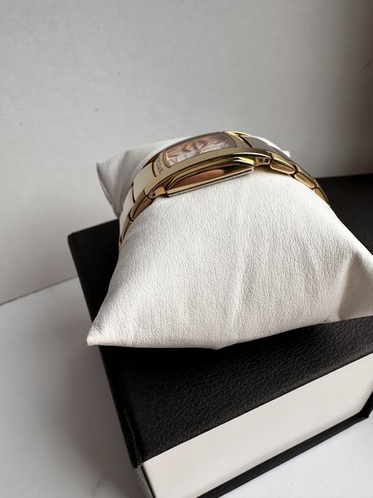 Розкішний подарунок жінкам: годинник Bvlgari