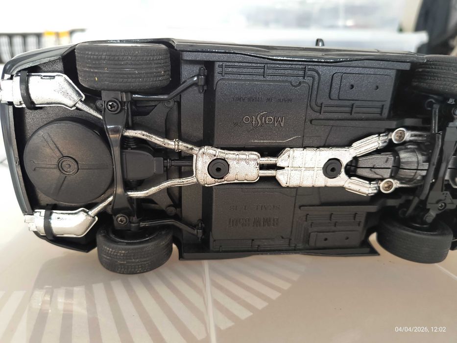 Maisto 1990 BMW 850i escala 1:18