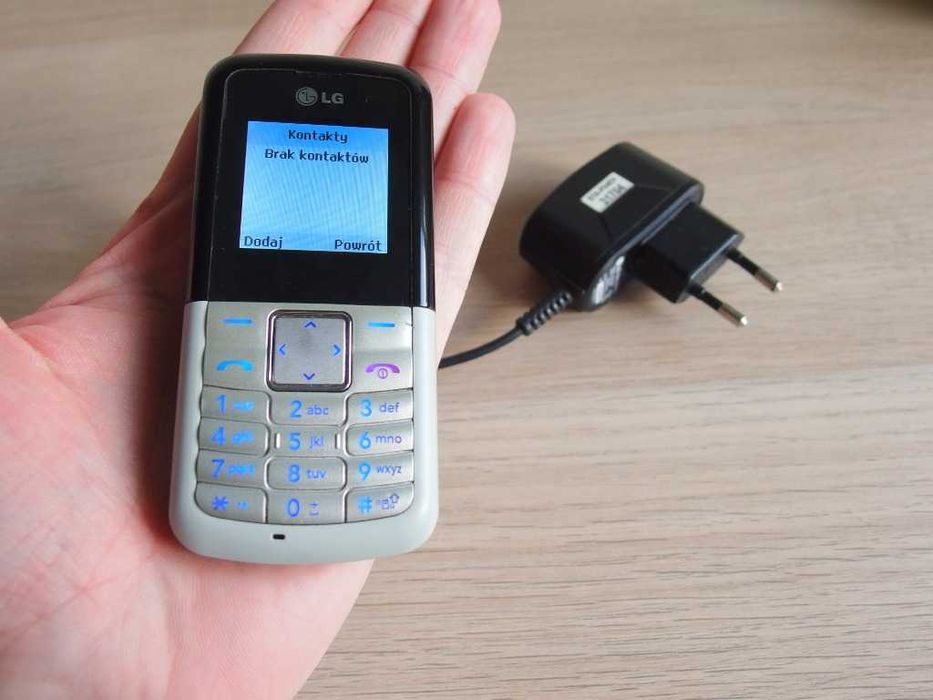 kolecnonerski retro telefon gsm  LG KP107