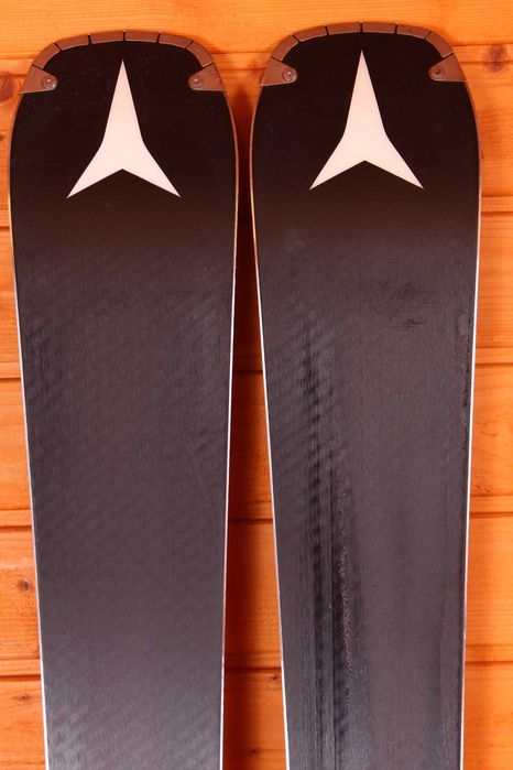 Narty Atomic Redster Q7 Revoshock 2026 176 cm + Atomic M12, TITANAL !!!