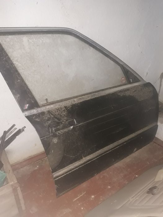 Продам Двері БМВ Є30 є ще інші різні запчастини деталі по тел.