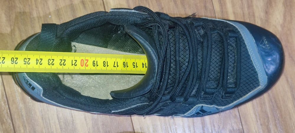 Oryginalne buty Adidas Traxion rozm 42 wkładka na zdjęciu