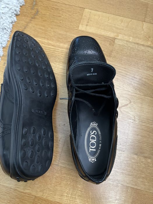 Туфлі бренду Tod’s.