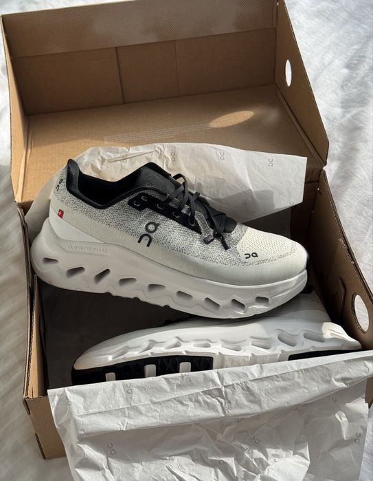 Кросівки ON Running в наявності