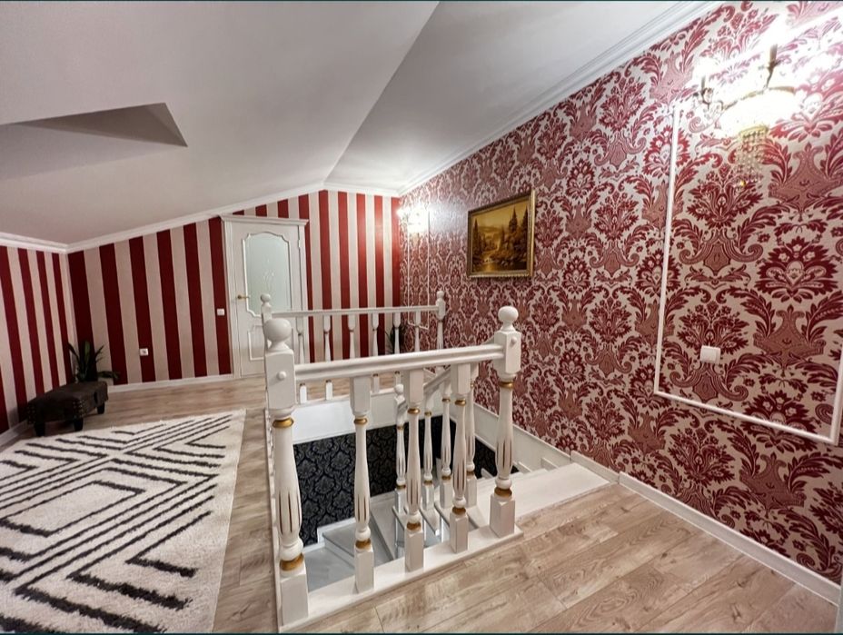 3-кімнатна, 2-рівнева на Щасливому.  ВЕЛИКА 120м2.Дизайнерськи ремонт