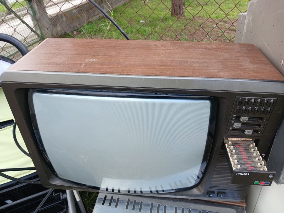 Tv antiga para decoração