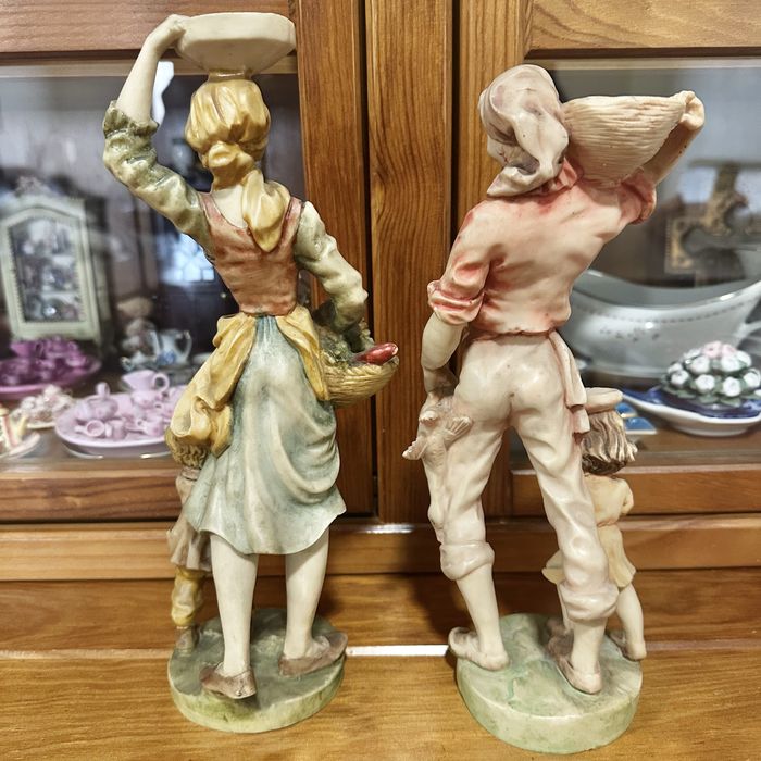 Estatuetas Mascate e menina