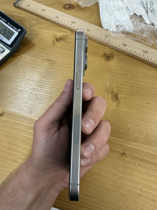Iphone 15 pro max. E Sim