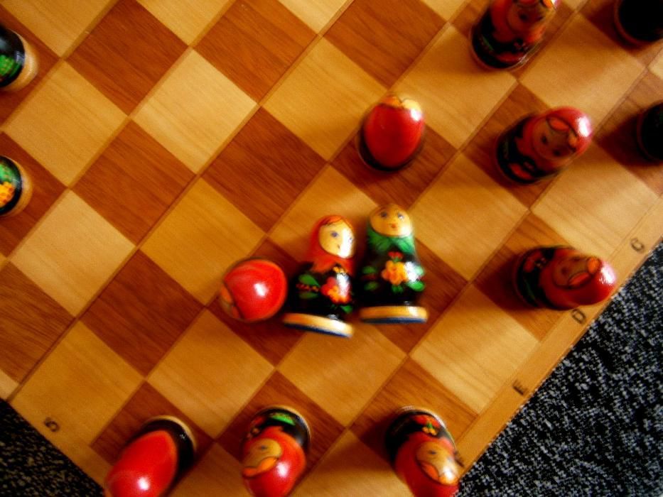 Jogo de Damas Russo em Madeira matrioscas. Anos 80