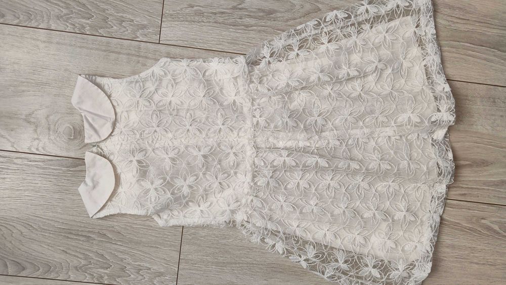 biała elegancka sukienka dla dziewczynki 116/122 bez rękawów