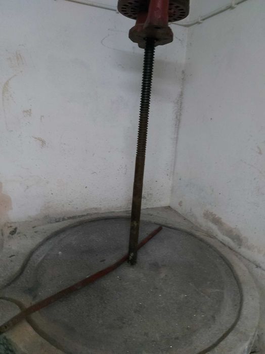 Prensa de vinho, manual e em pedra