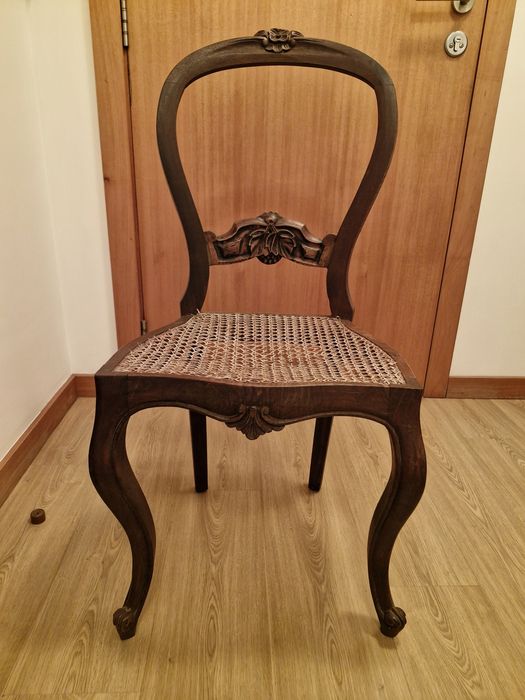 Cadeiras  em madeira maciça