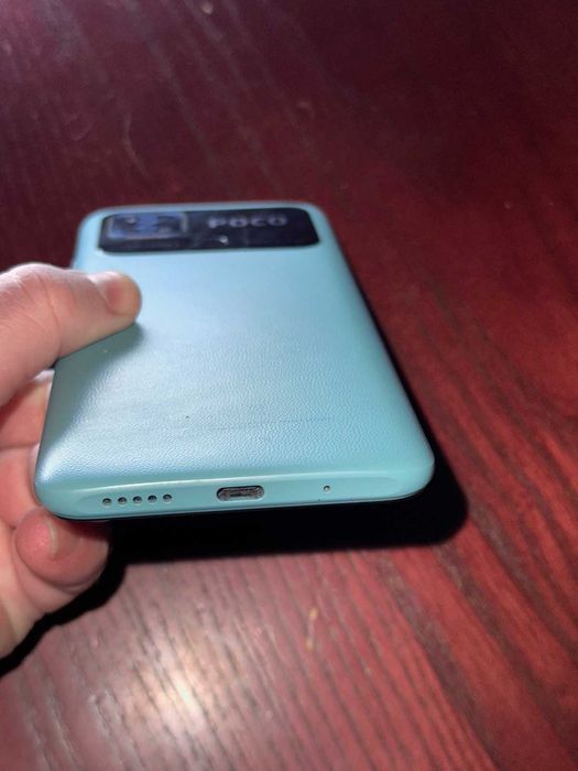 Смартфон Poco C40