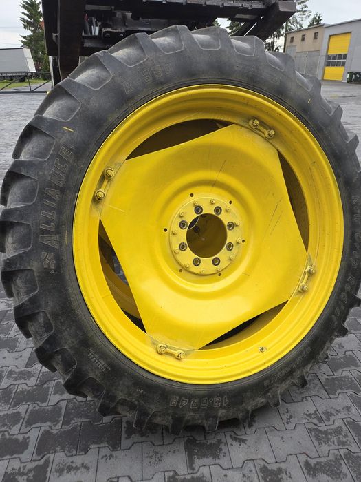 Kola do międzyrzędzi John Deere