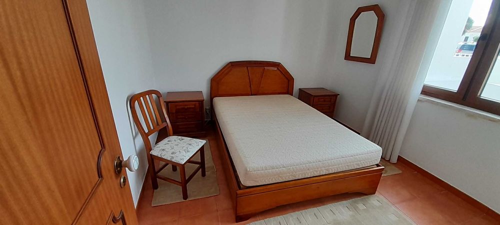 Cama de casal em pinho mel