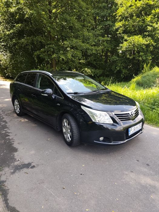 Sprzedam toyotę Avensis kombi t27 2009 rok.