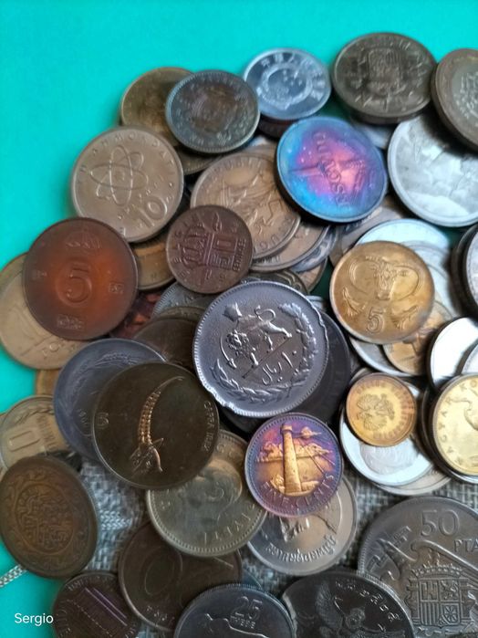 100 moedas diferentes de 40 países. Лот 27