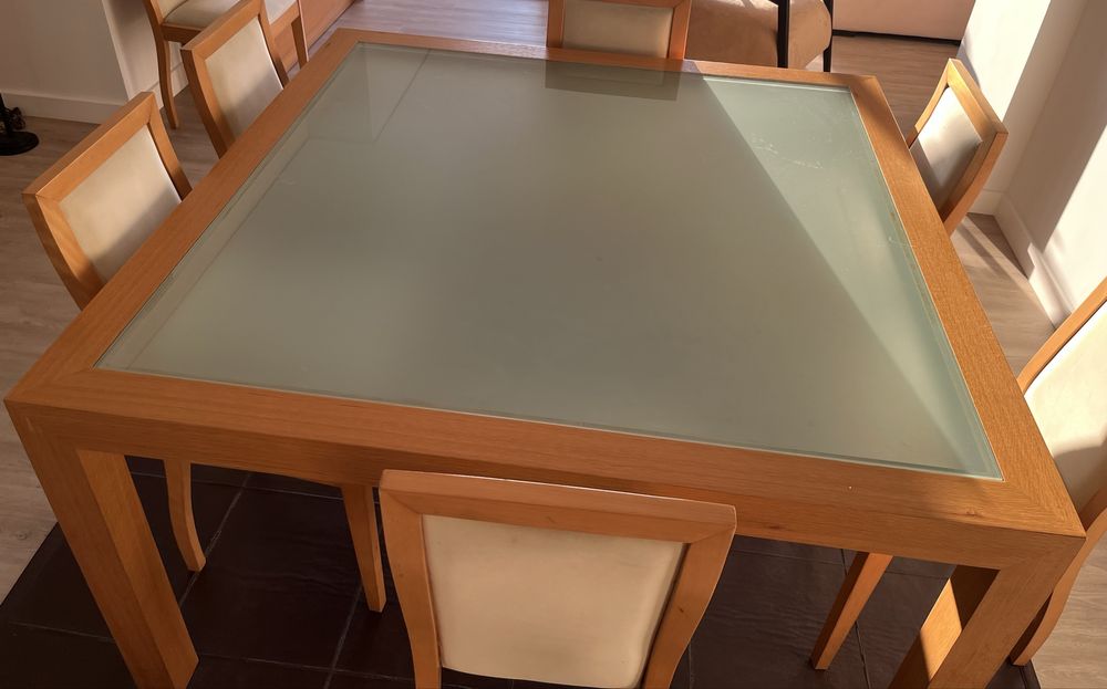 Mesa (140x140cm) sala de jantar com tampo de vidro fosco