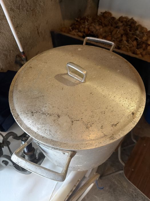 Panela grande em bom estado