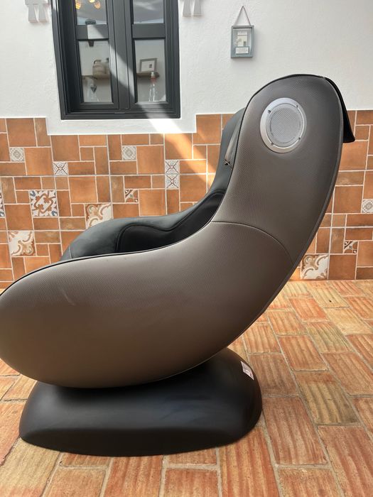Poltrona de massagem em pele preta