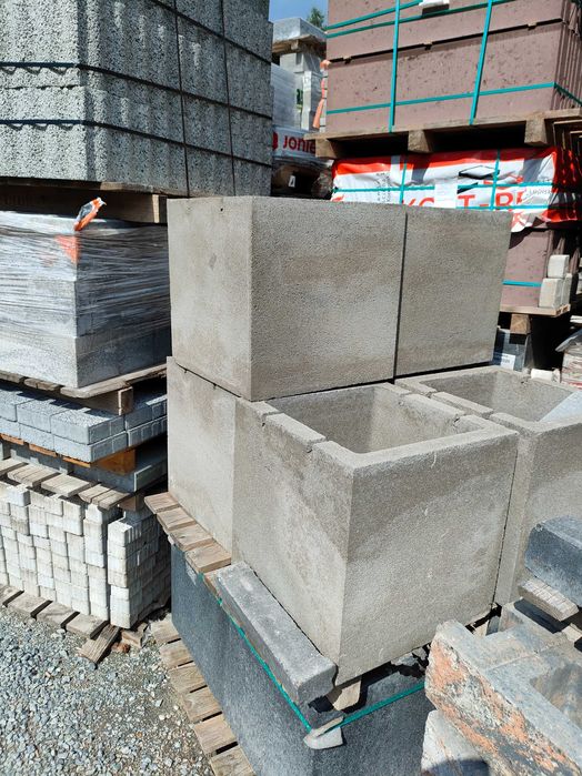 Stołek ogrodowy 48x48x25 gazon donica krzesło doniczka betonowa pustak