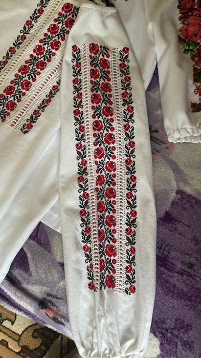 Різні вишиванки бісерні і вишиті ДМС