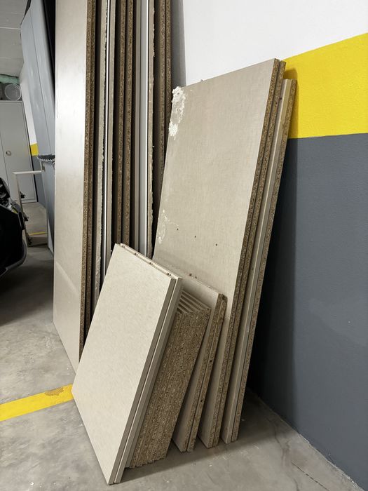 Brand new walk-in wardrobe (roupeiro com portas de correr)