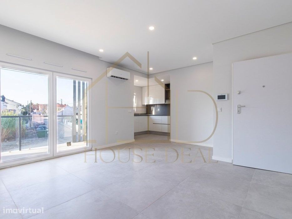 NOVO!!! Apartamento T2 com varanda e arrecadação. Quinta do Conde