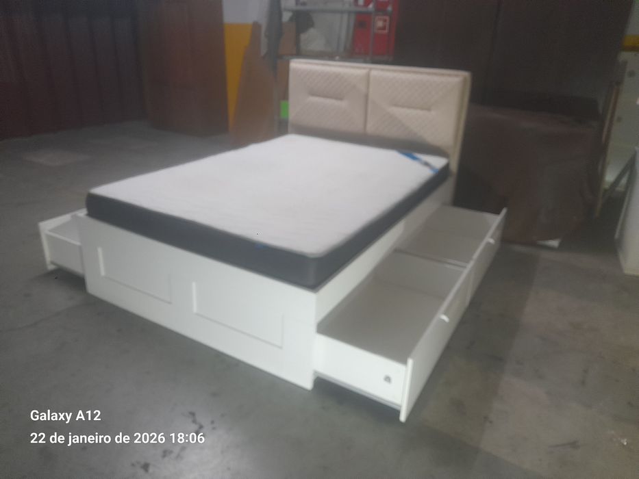Cama casal Ikea com colchão e cabeceira