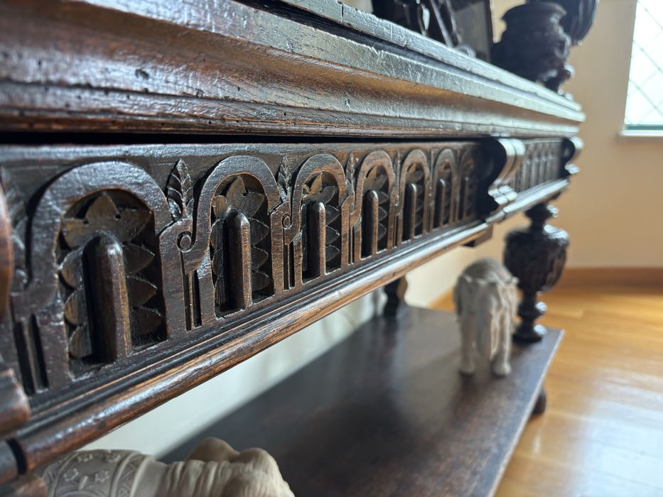 Movel raro - antiguidade - movel estante antigo esculpido à mao