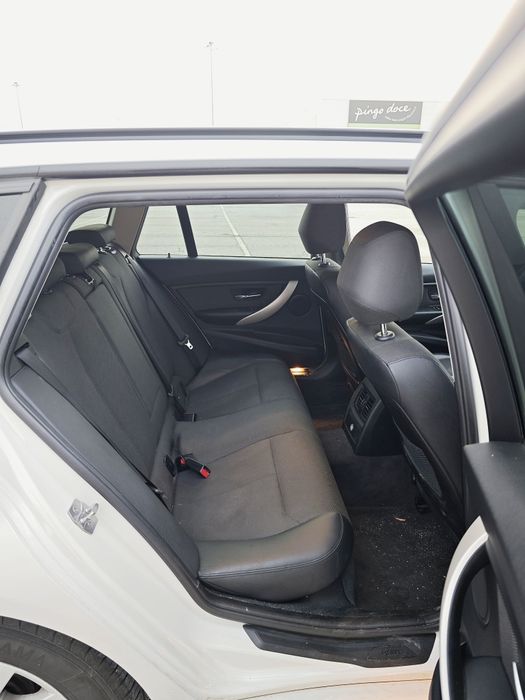 BMW 320d

326 mil km

2.0 184cv

Consumo 5 lts/100km
.Carrinha muito e