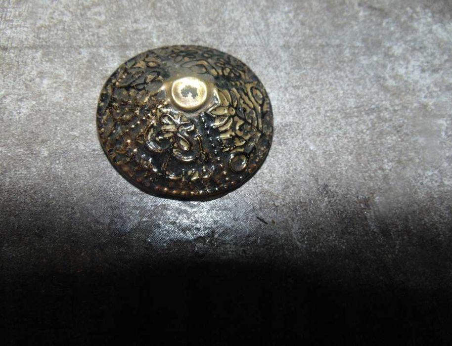 Stara mosiężna aplikacja