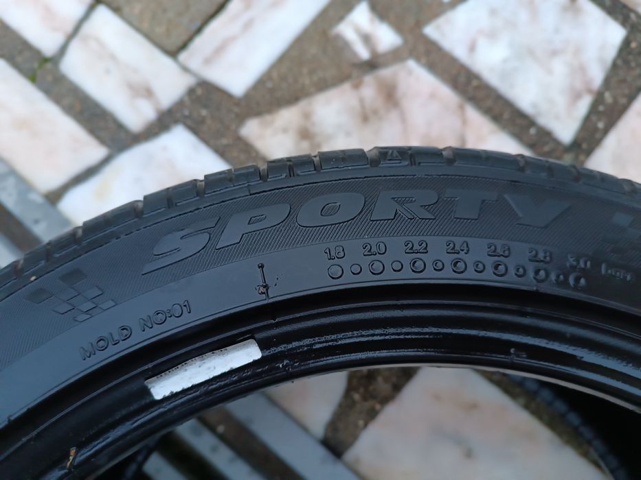 Pneu 215/45 R16 90V