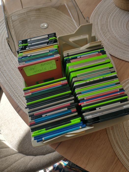 Stare dyskietki z pudelkiem