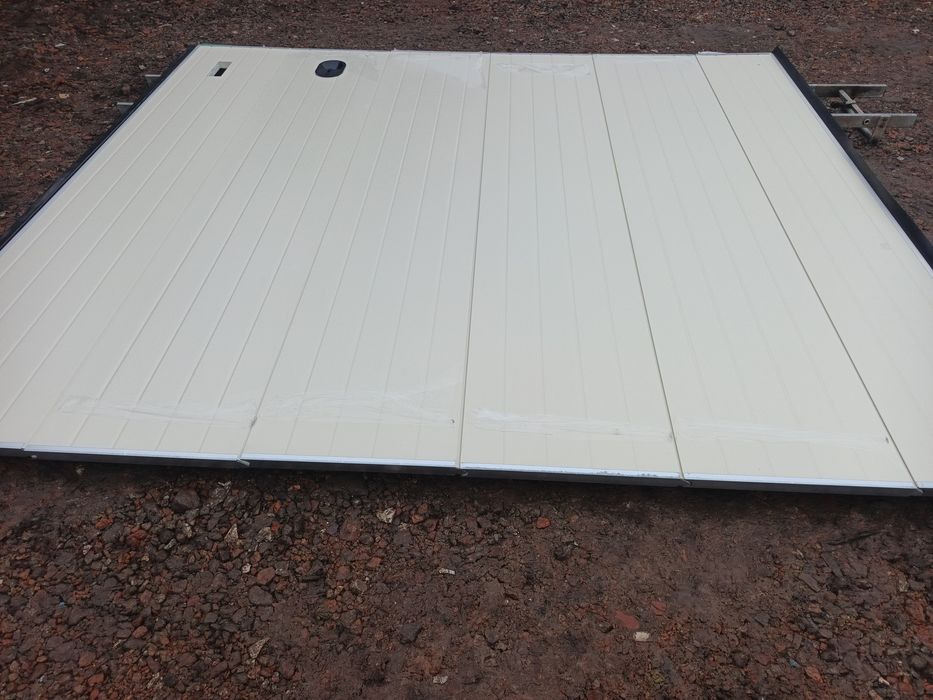 Brama garażowa segmentowa panelowa  NIGDY NIE MONToWANA 305-355