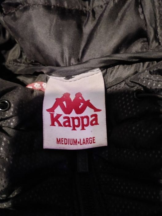 Куртка Карра чорного кольору.