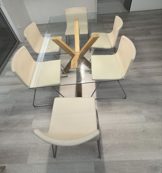 Mesa de vidro praticamente nova